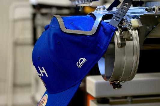 Broderie ou impression : quel marquage choisir pour une casquette premium ?