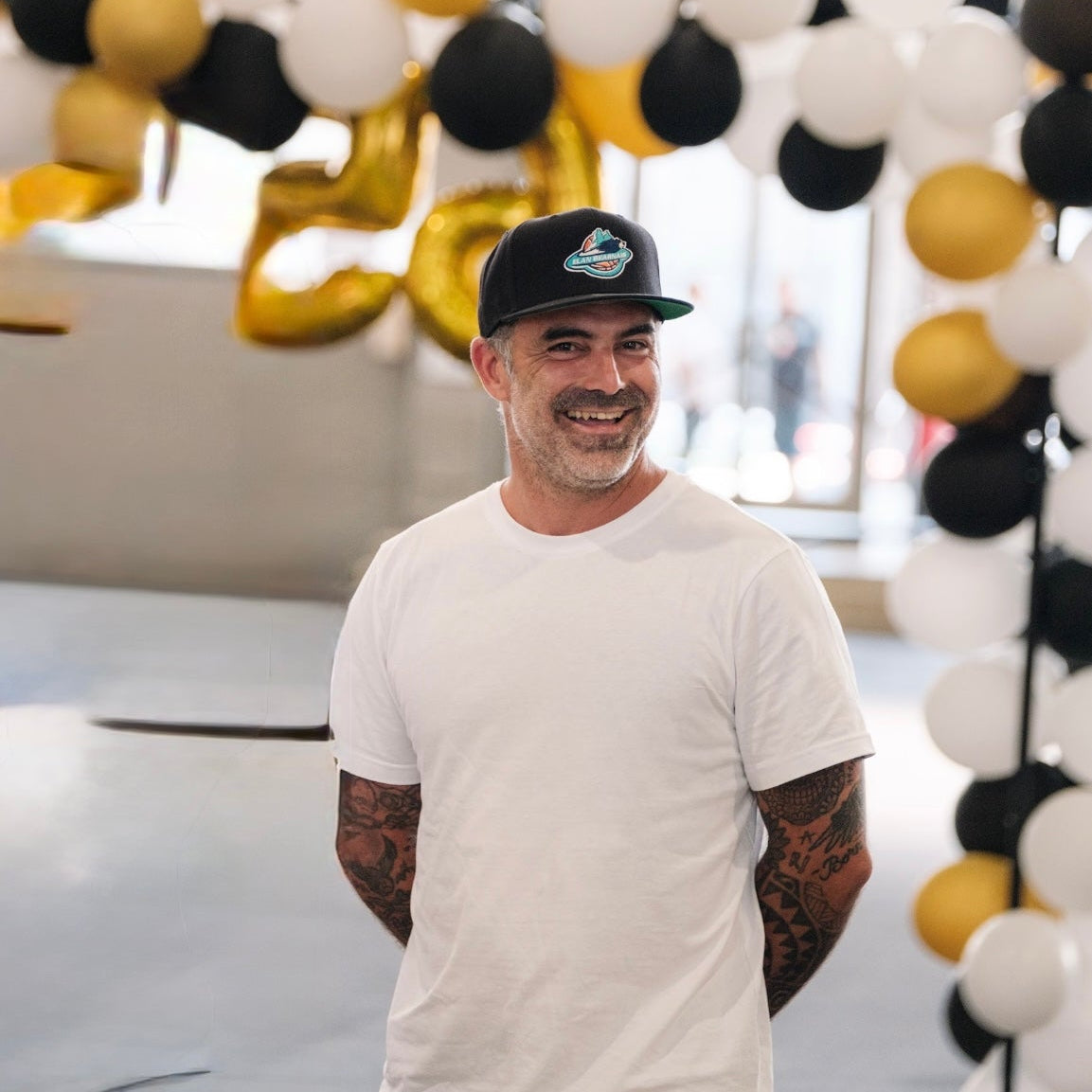 thomas cholou, le fondateur de la marque broders, casquettes personnalisées pour clubs et entreprises